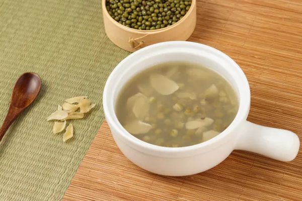 绿豆汤为甚么是红色的,绿豆汤变红能喝吗