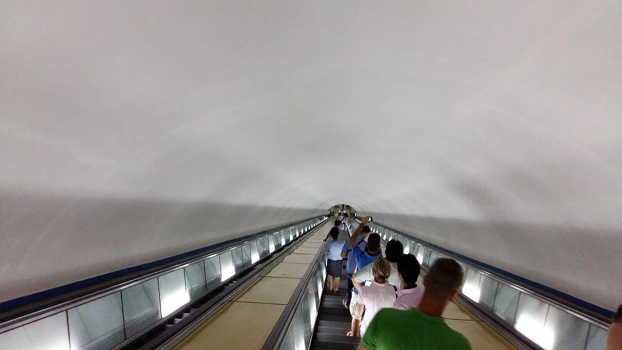 同是地铁为甚么有的叫subway，有的却叫metro？