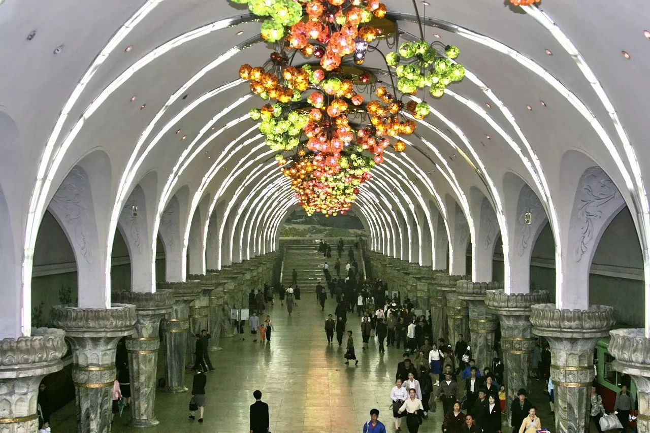 同是地铁为甚么有的叫subway，有的却叫metro？