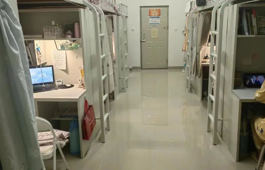 内蒙古产业大学宿舍前提怎样样,有空协调自力洗手间吗？（附宿舍图片）