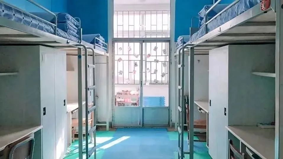 辽东学院宿舍前提怎样样,有空协调自力洗手间吗？（附宿舍图片）