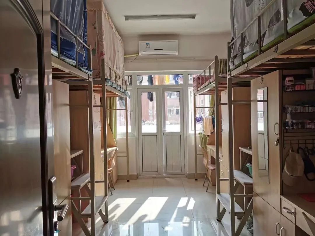无锡太湖学院宿舍前提怎样样,有空协调自力洗手间吗？（附宿舍图片）