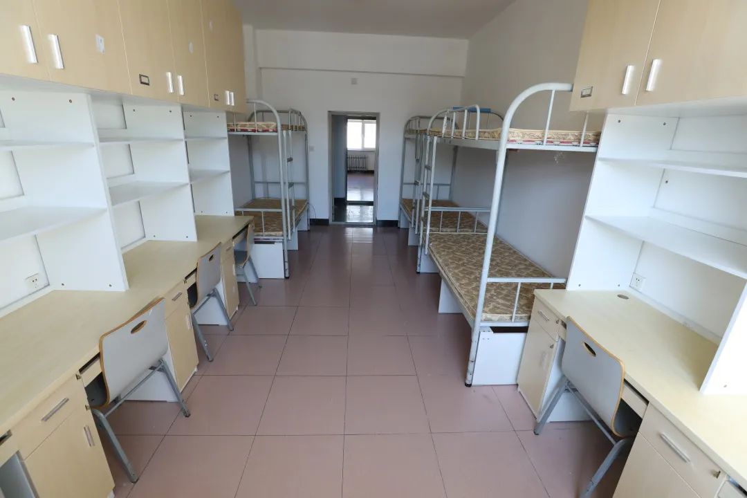 西南财经大学宿舍前提怎样样,有空协调自力洗手间吗？（附宿舍图片）