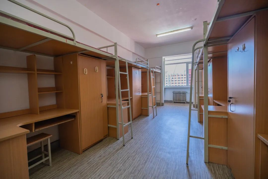 辽宁西医药大学宿舍前提怎样样,有空协调自力洗手间吗？（附宿舍图片）