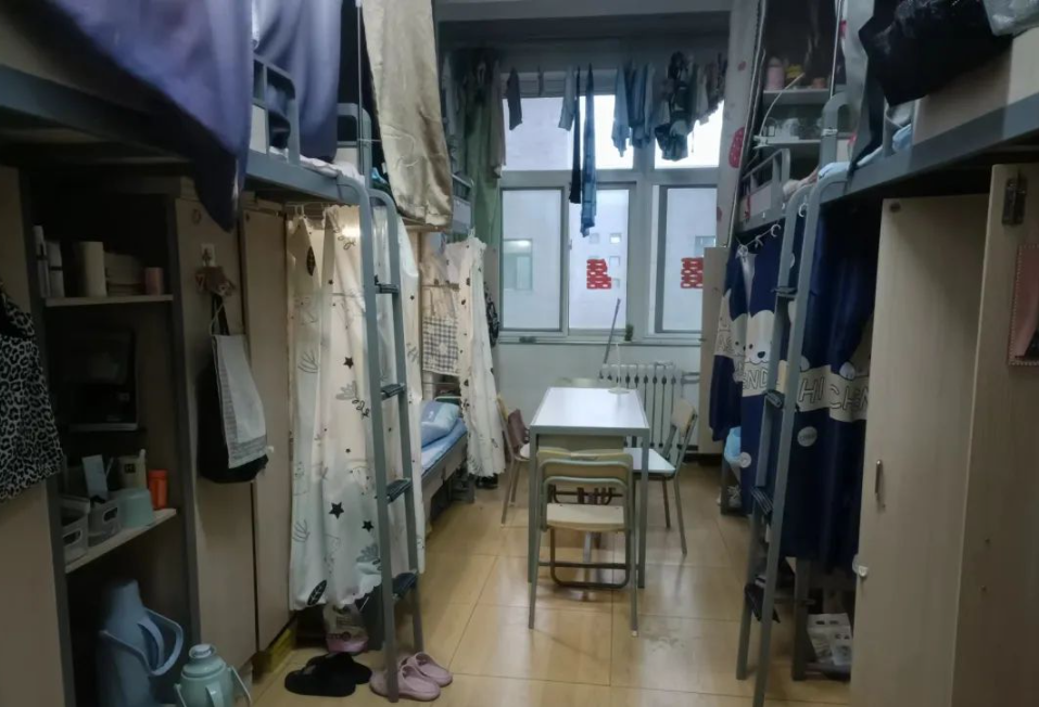 山西传媒学院宿舍前提怎样样,有空协调自力洗手间吗?(附宿舍图片)