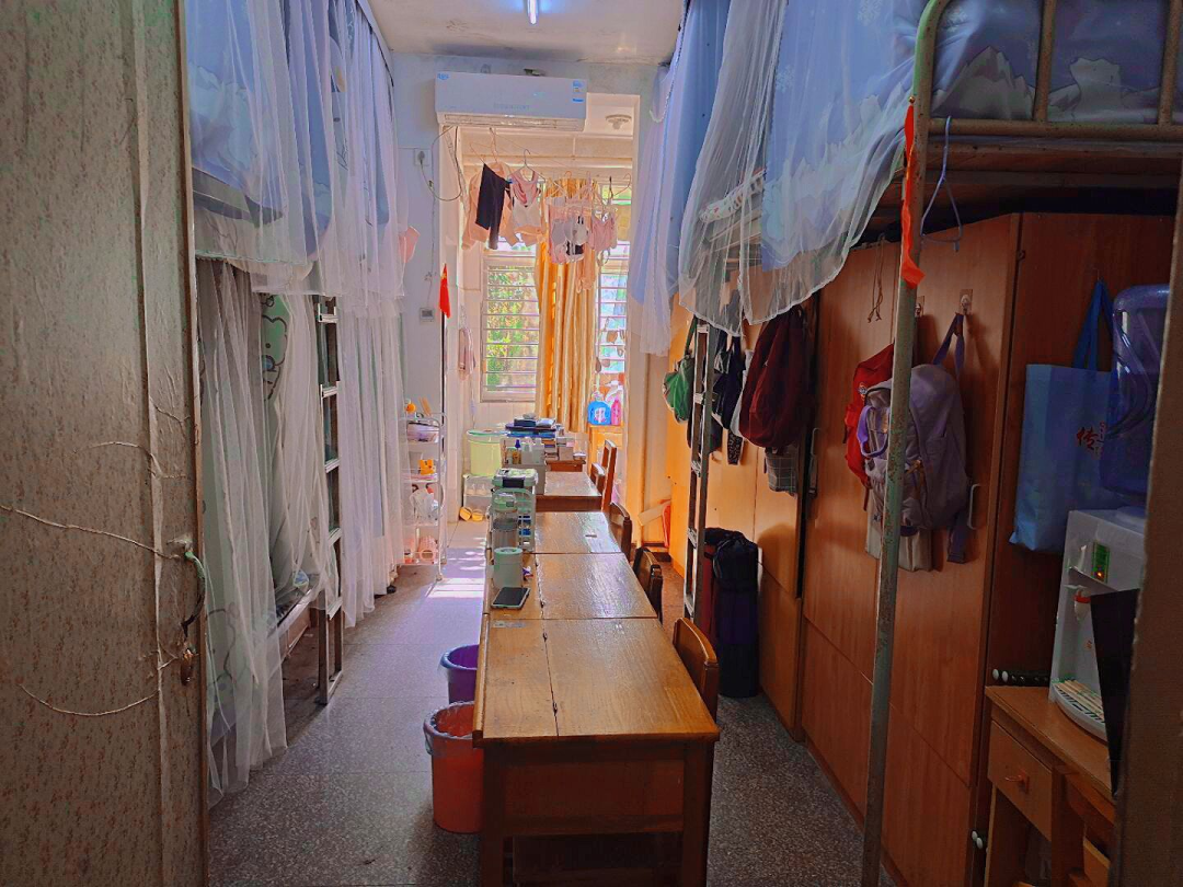 湖北西医药大学宿舍前提怎样样,有空协调自力洗手间吗？（附宿舍图片）