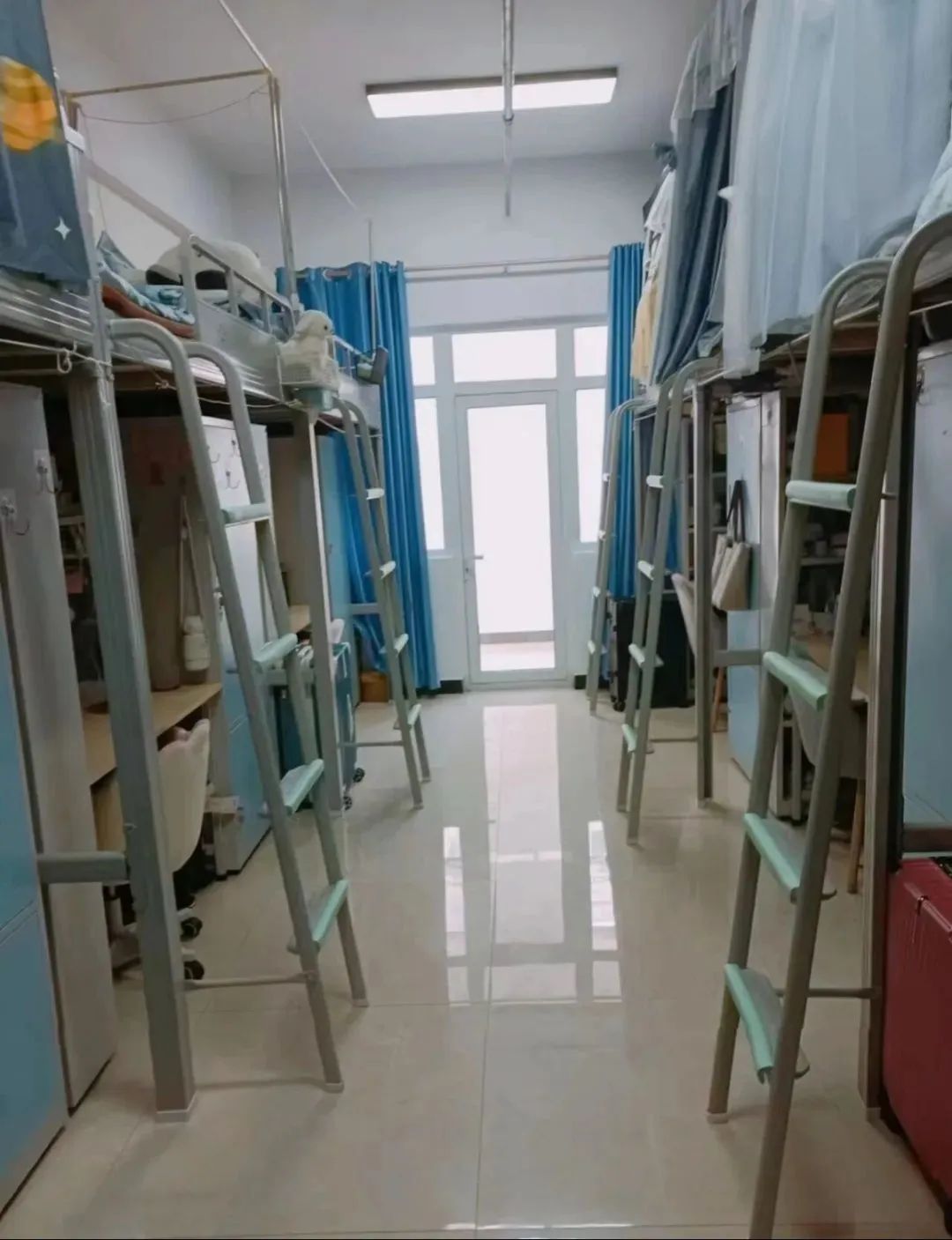 长治医学院宿舍前提怎样样,有空协调自力洗手间吗？（附宿舍图片）