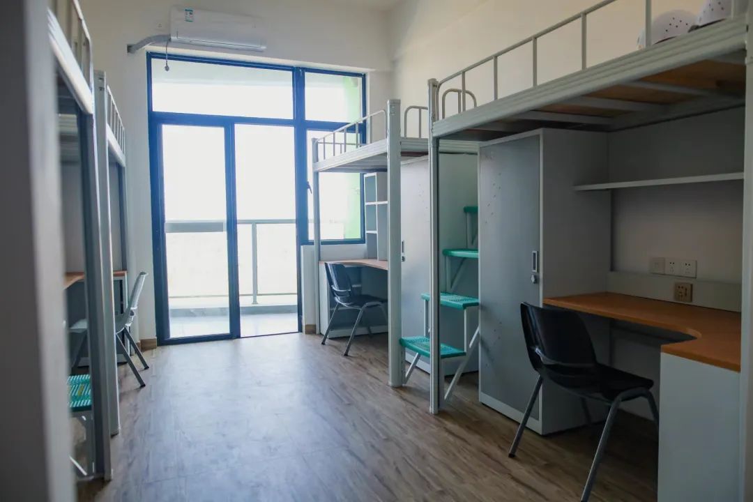 汕头大学宿舍前提怎样样,有空协调自力洗手间吗？（附宿舍图片）