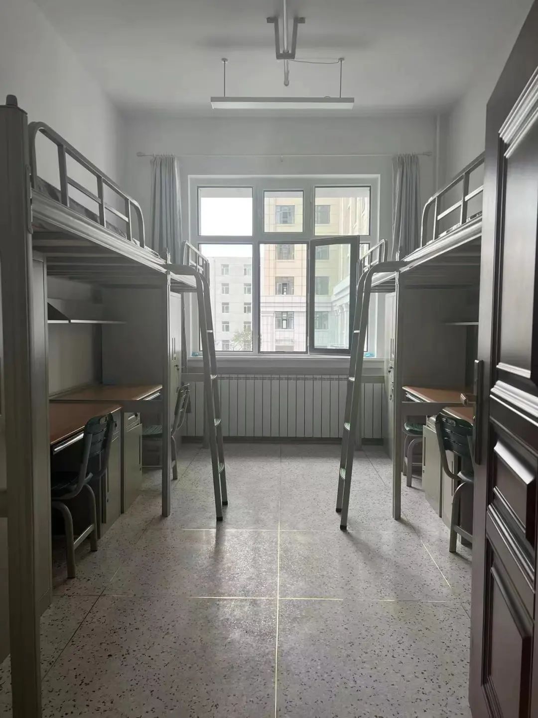 西南林业大学宿舍前提怎样样,有空协调自力洗手间吗？（附宿舍图片）