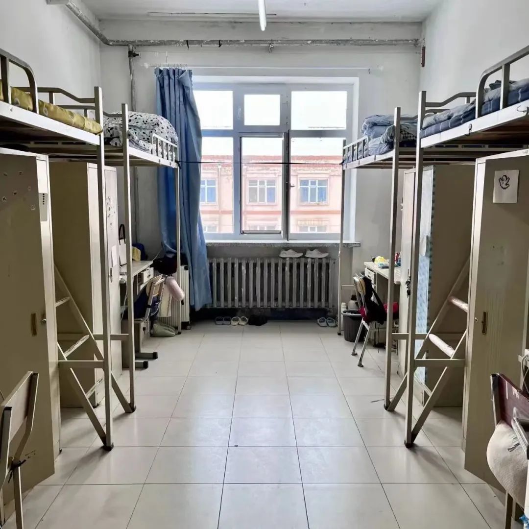 哈尔滨师范大学宿舍前提怎样样,有空协调自力洗手间吗？（附宿舍图片）