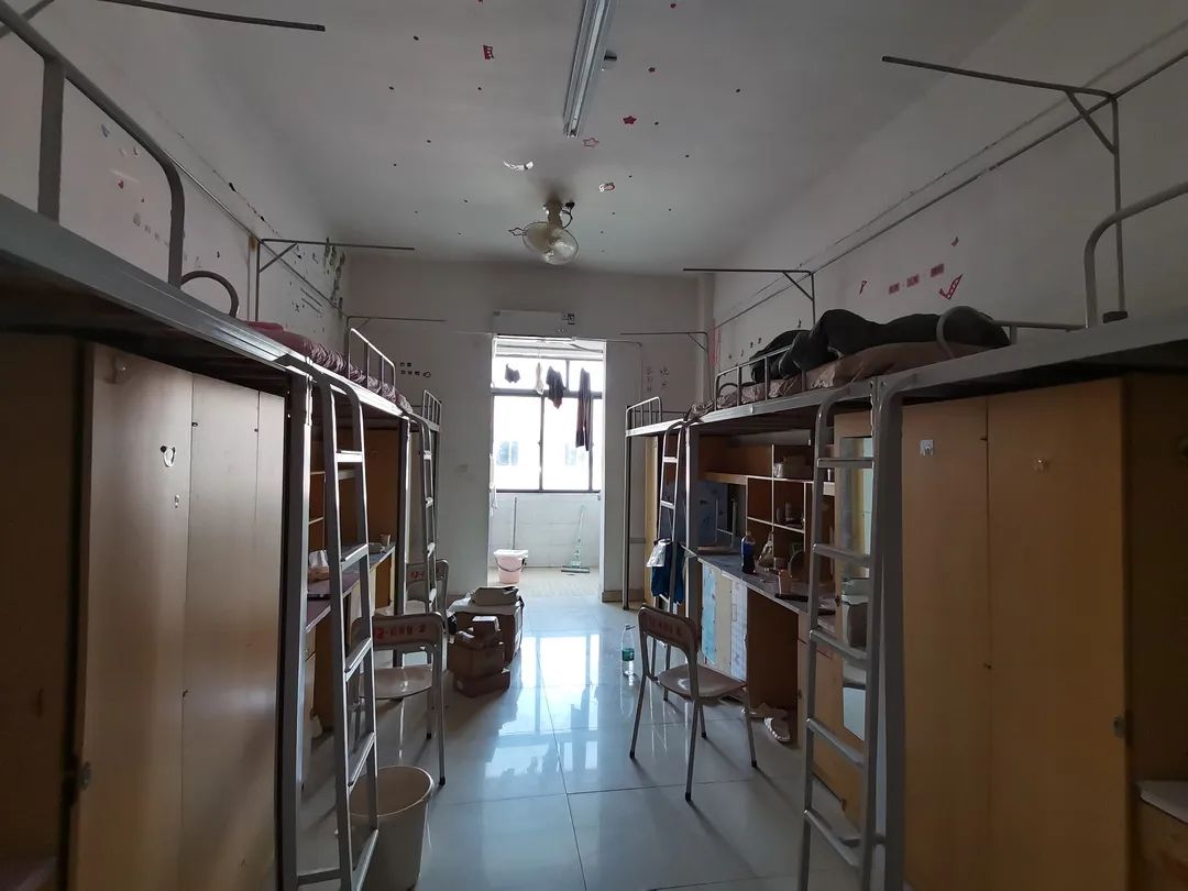 南昌医学院宿舍前提怎样样,有空协调自力洗手间吗？（附宿舍图片）