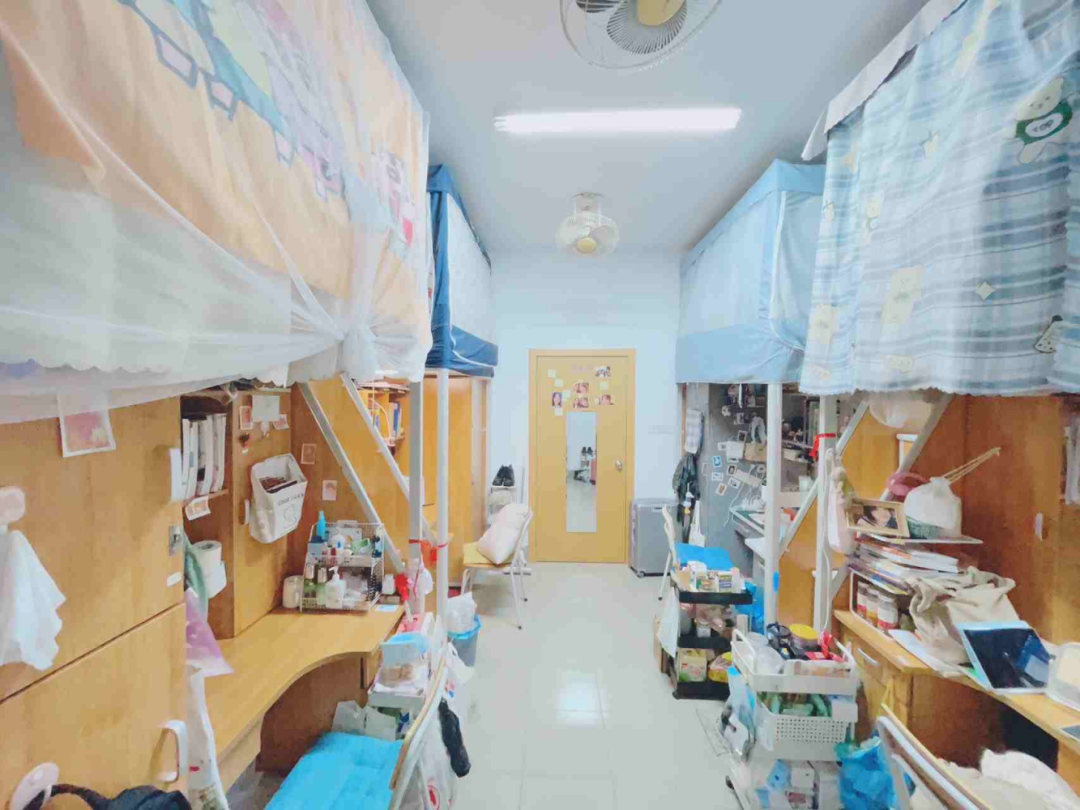 浙江越秀本国语学院宿舍前提怎样样,有空协调自力洗手间吗？（附宿舍图片）