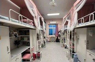 西安翻译学院宿舍前提怎样样,有空协调自力洗手间吗？（附宿舍图片）