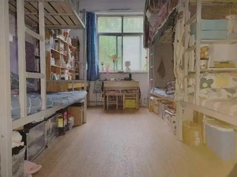 石家庄学院宿舍前提怎样样,有空协调自力洗手间吗？（附宿舍图片）