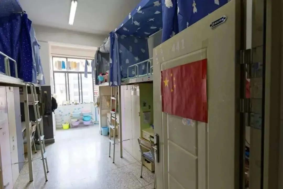 云南师范大学宿舍前提怎样样,有空协调自力洗手间吗？（附宿舍图片）