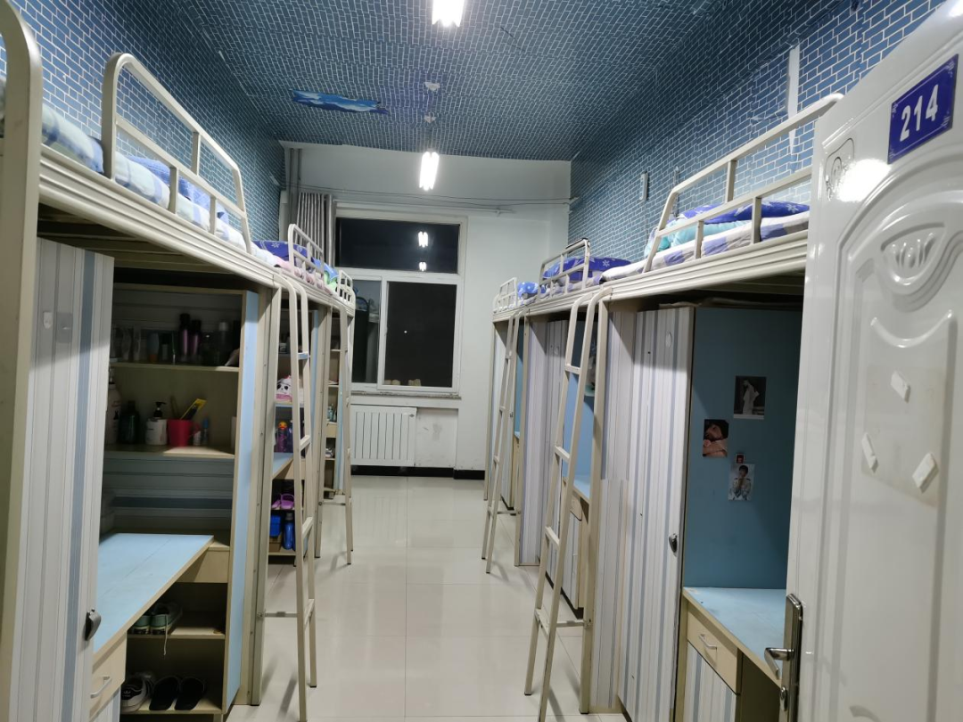 银川动力学院宿舍前提怎样样,有空协调自力洗手间吗?(附宿舍图片)