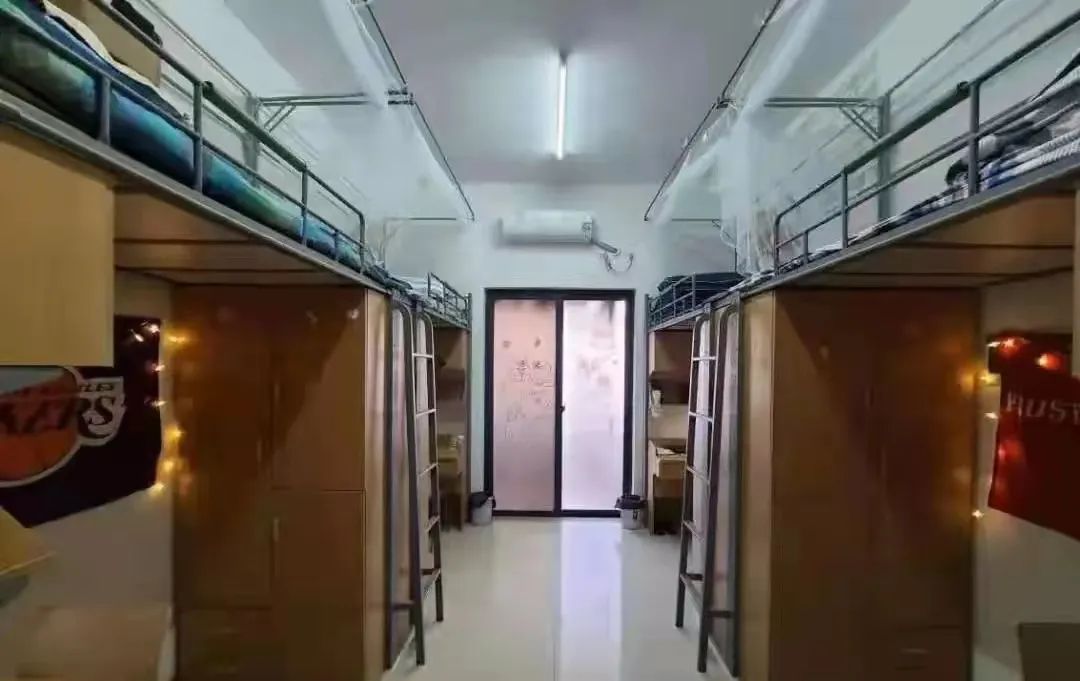 浙江西医药大学宿舍前提怎样样,有空协调自力洗手间吗?(附宿舍图片)