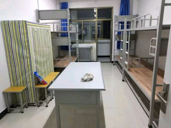 甘肃医学院宿舍前提怎样样,有空协调自力洗手间吗？（附宿舍图片）