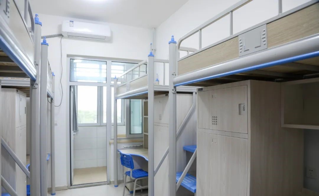 青岛农业大学宿舍前提怎样样,有空协调自力洗手间吗?(附宿舍图片)