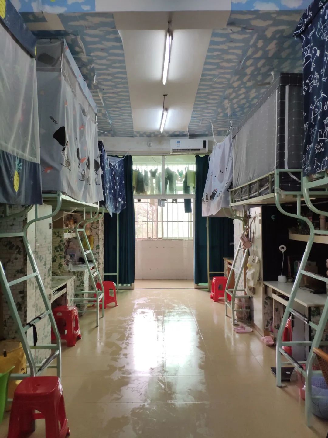 闽南科技学院宿舍前提怎样样,有空协调自力洗手间吗?(附宿舍图片)