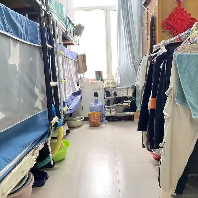 沈阳农业大学宿舍前提怎样样,有空协调自力洗手间吗?(附宿舍图片)