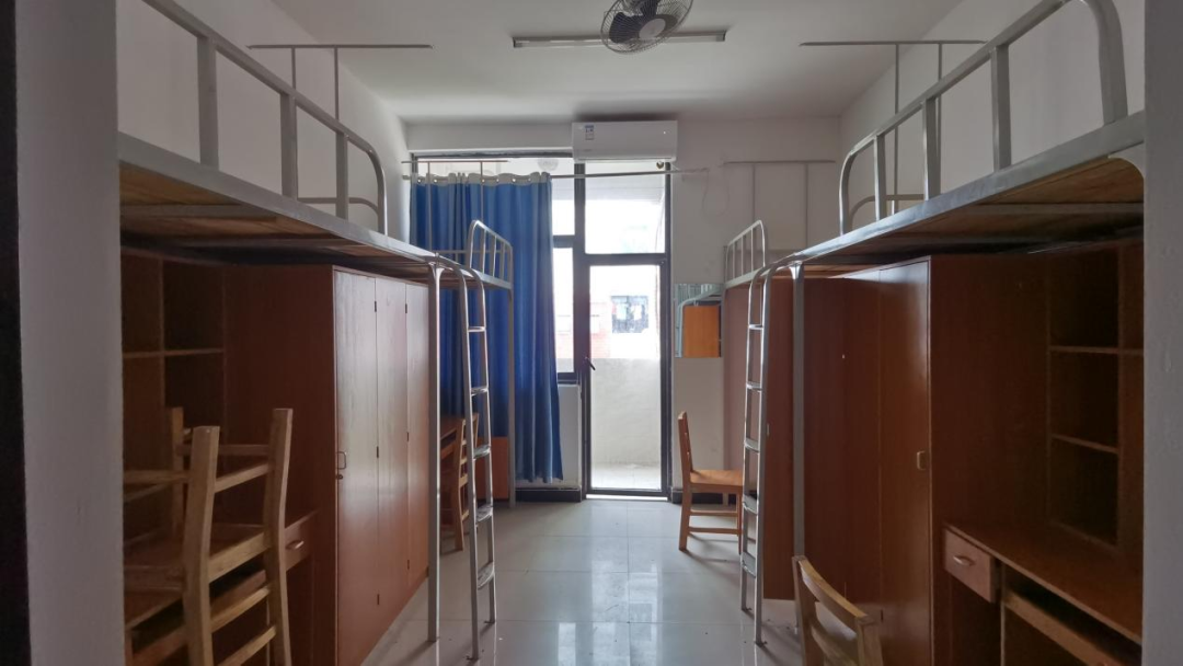 湖北科技学院宿舍前提怎样样,有空协调自力洗手间吗？（附宿舍图片）