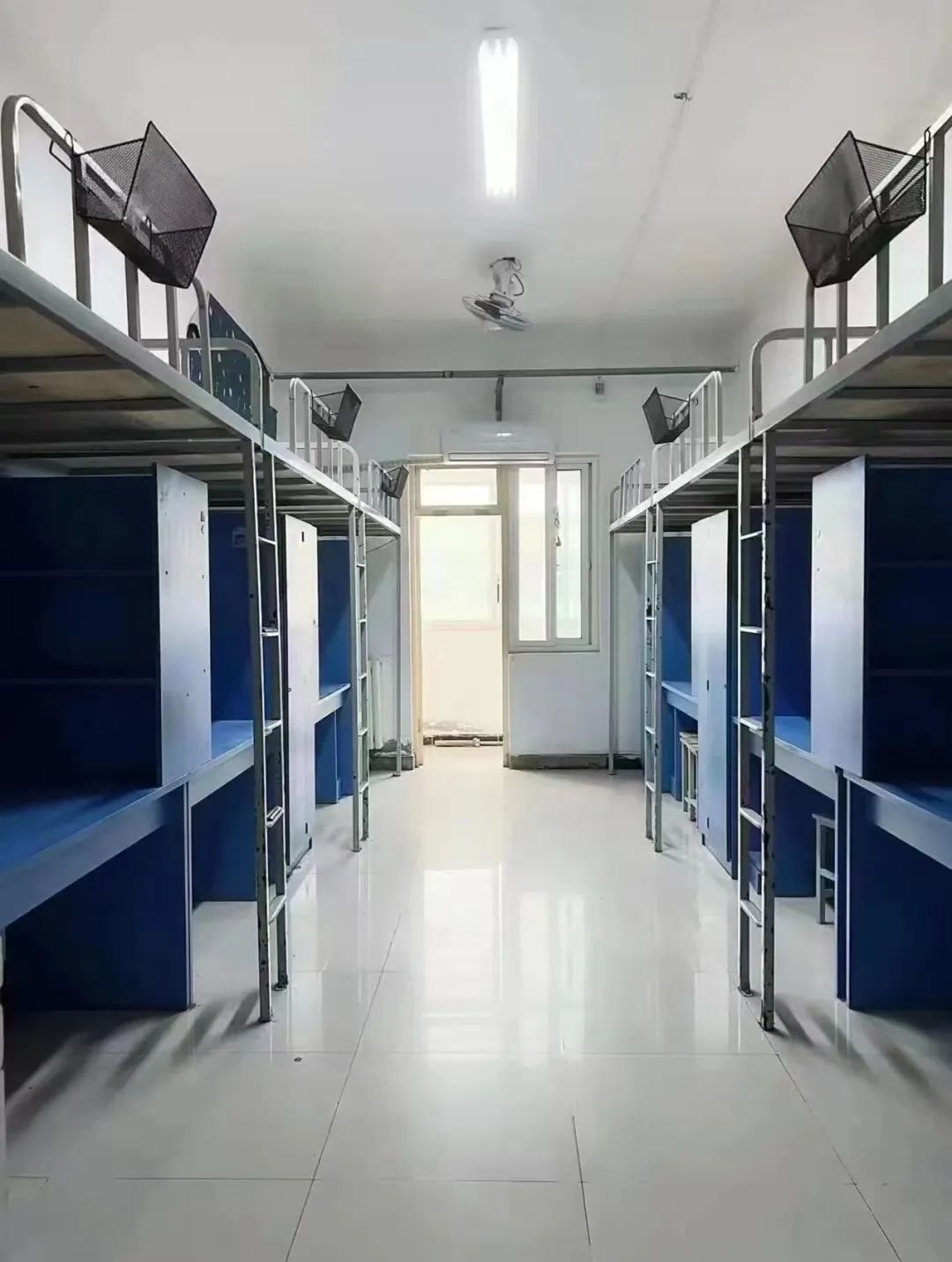黄河科技学院宿舍前提怎样样,有空协调自力洗手间吗？（附宿舍图片）