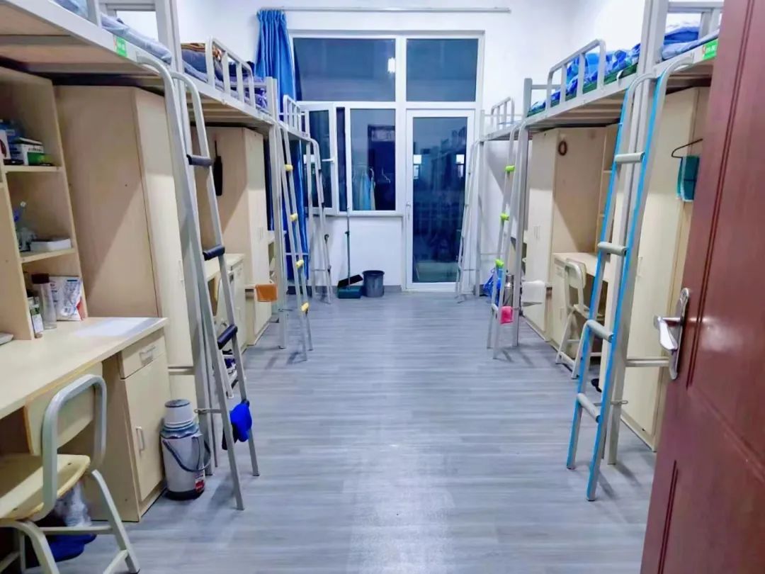 太原学院宿舍前提怎样样,有空协调自力洗手间吗？（附宿舍图片）
