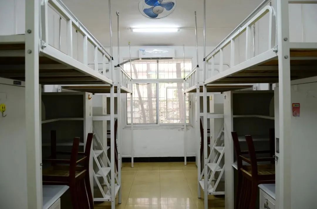 中南财经政法大学宿舍前提怎样样,有空协调自力洗手间吗？（附宿舍图片）