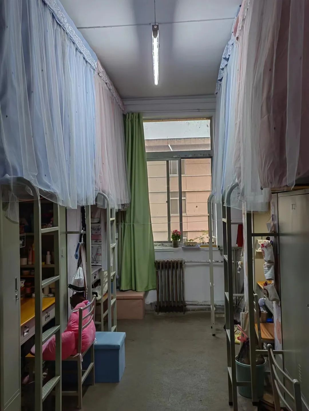 咸阳师范学院宿舍前提怎样样,有空协调自力洗手间吗?(附宿舍图片)