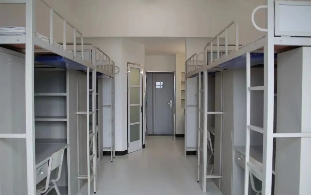 天津天狮学院宿舍前提怎样样,有空协调自力洗手间吗？（附宿舍图片）