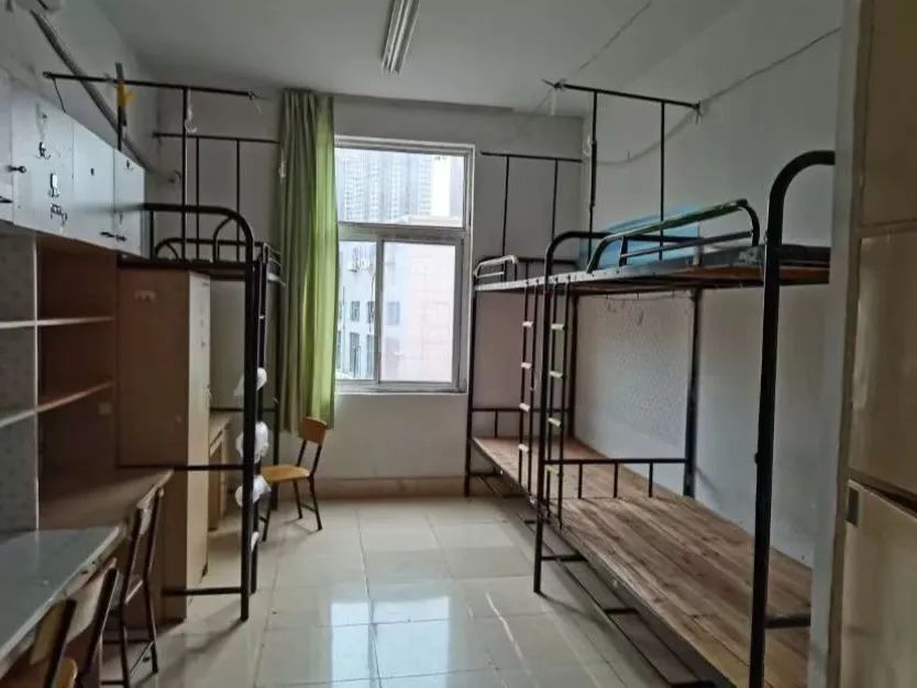 江苏陆地大学宿舍前提怎样样,有空协调自力洗手间吗?(附宿舍图片)