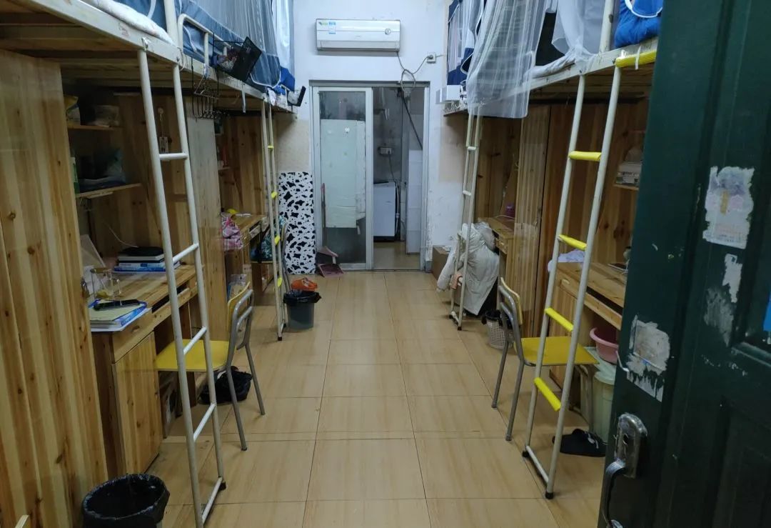 长沙医学院宿舍前提怎样样,有空协调自力洗手间吗？（附宿舍图片）