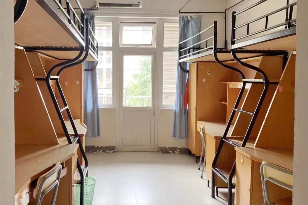 嘉兴南湖学院宿舍前提怎样样,有空协调自力洗手间吗？（附宿舍图片）
