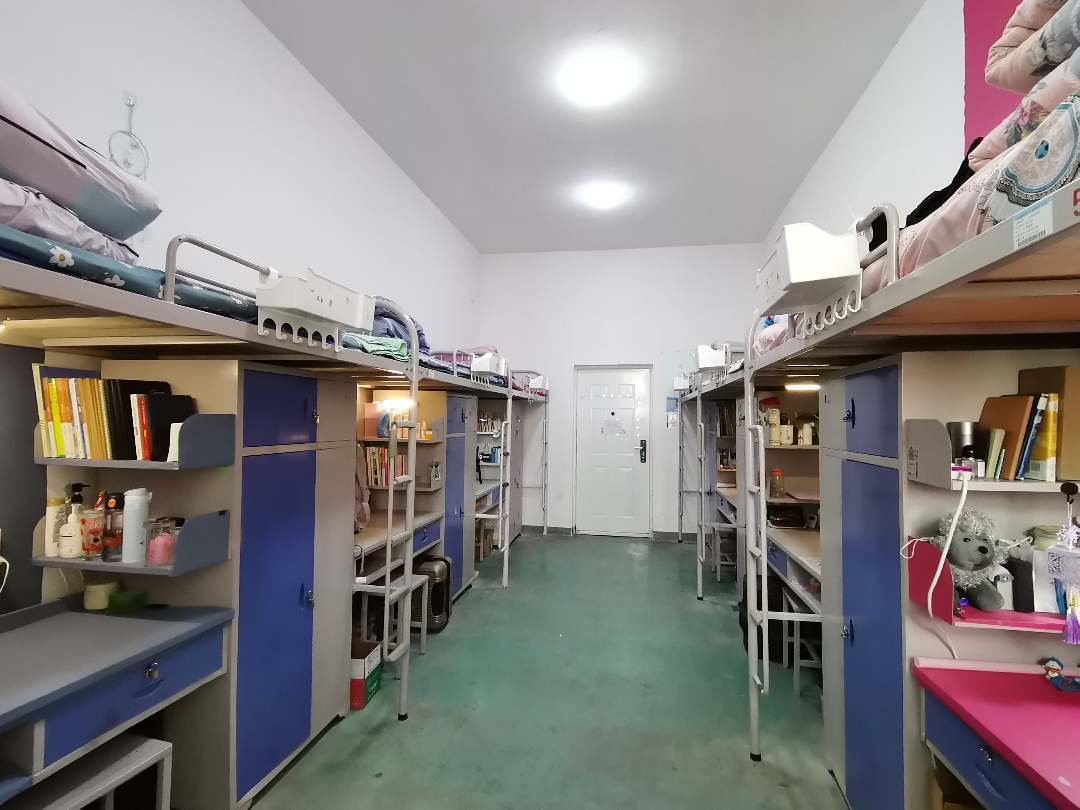 新疆科技学院宿舍前提怎样样,有空协调自力洗手间吗?(附宿舍图片)