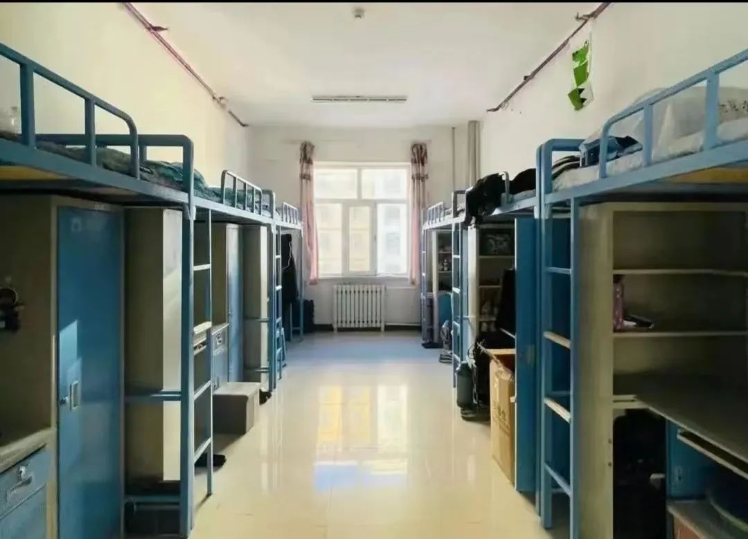 呼伦贝尔学院宿舍前提怎样样,有空协调自力洗手间吗？（附宿舍图片）
