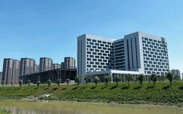 福耀科技大学膏火一年几多钱?