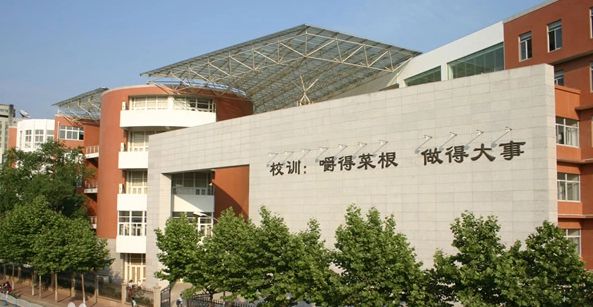 南都门范大学从属中学是公立仍是私立,是重点中学吗？