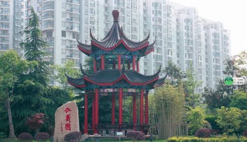 南京第二十九中学是公立仍是私立,是重点中学吗?