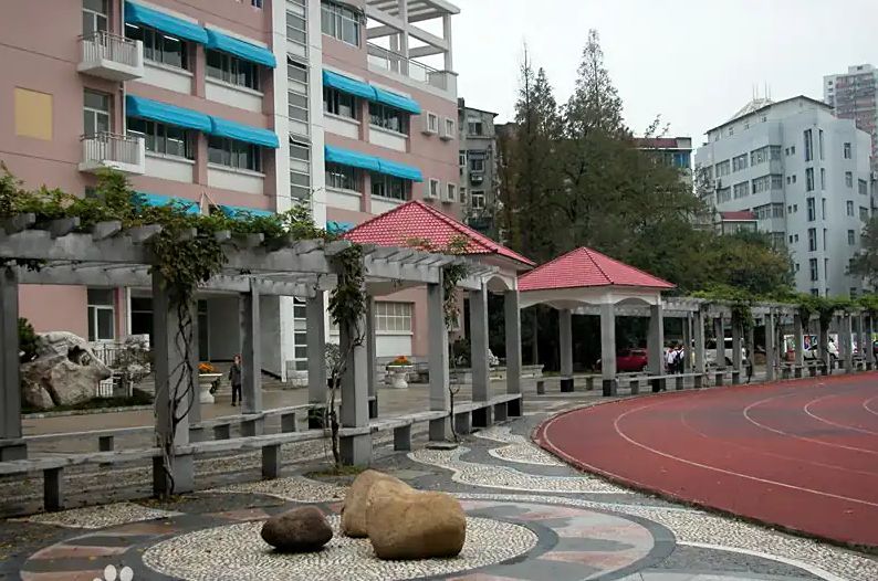 南京宁海中学是公立仍是私立,是重点中学吗?