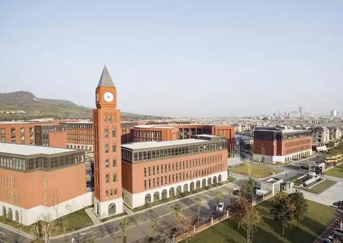 南京方山本国语黉舍是公立仍是私立,是重点中学吗?