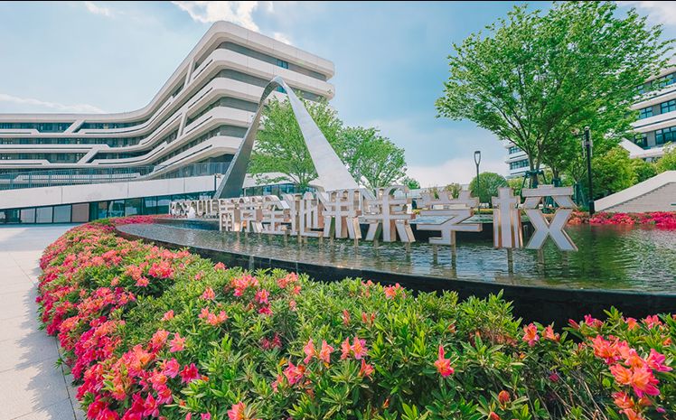南京金地将来黉舍简介概略(建校汗青、地点、师资、校训、情况)