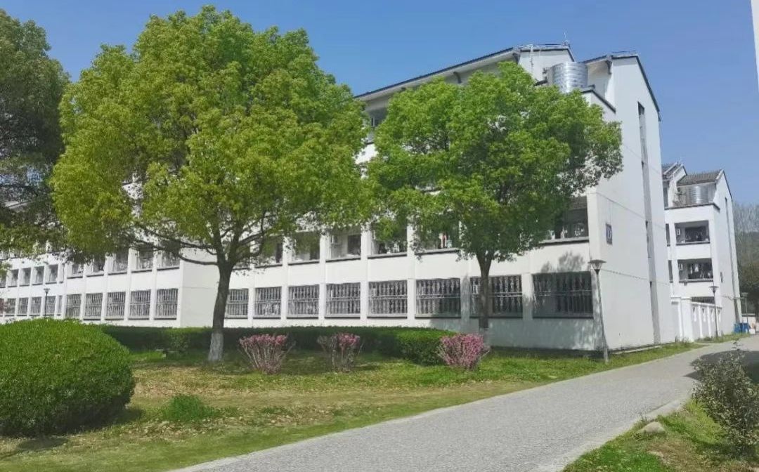 江苏省木渎高等中学是公立仍是私立,是重点中学吗?