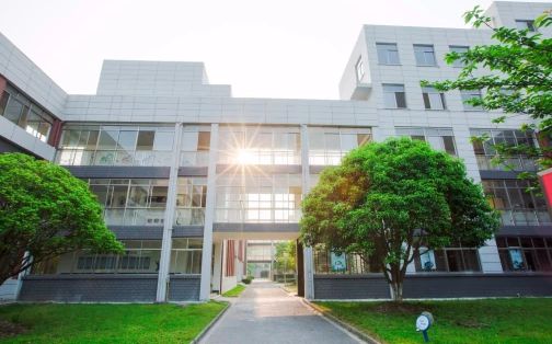 昆山经济手艺开辟区高等中学是公立仍是私立,是重点中学吗?