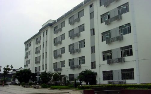 姑苏市第三中学简介概略(建校汗青、地点、师资、校训、情况)