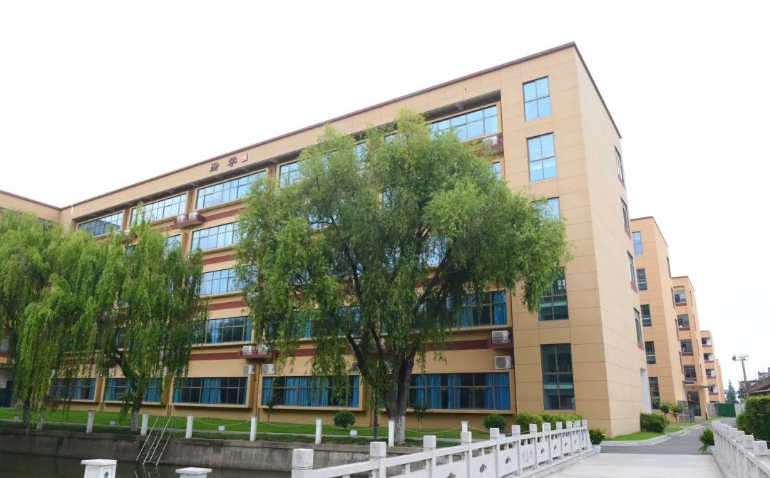 吴江盛泽中学在姑苏的排名第几,南外属于甚么层次？