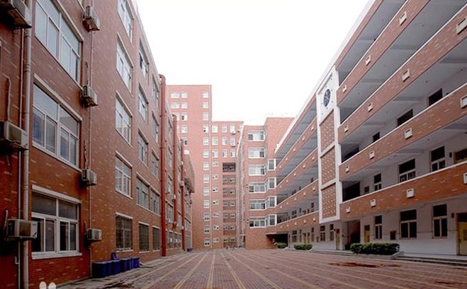 河南省尝试中学是公立仍是私立,是重点中学吗?