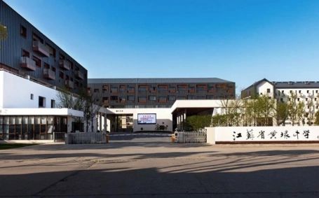 黄埭中学简介概略(建校汗青、地点、师资、校训、情况)