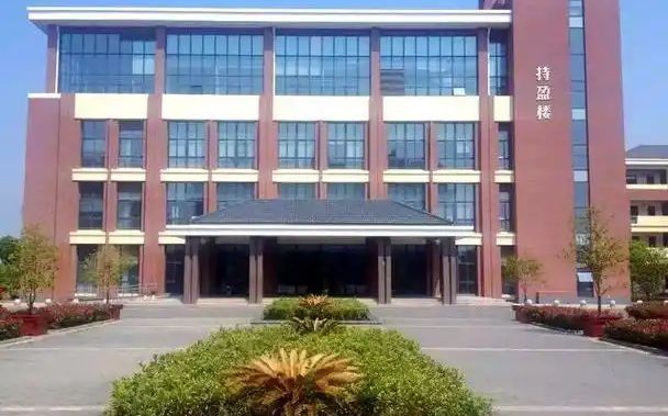 梅李高等中学是公立仍是私立,是重点中学吗？