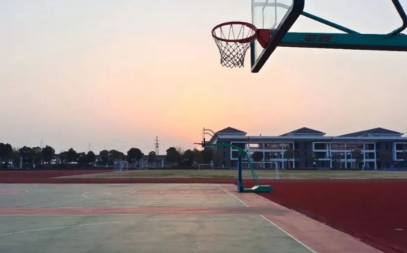 甪直高等中学是公立仍是私立,是重点中学吗？